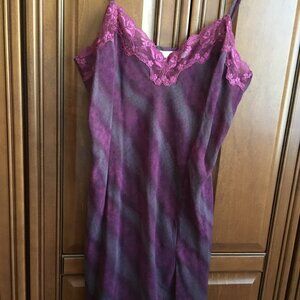 Victoria's Secret Short Negligee, sz medium chemise